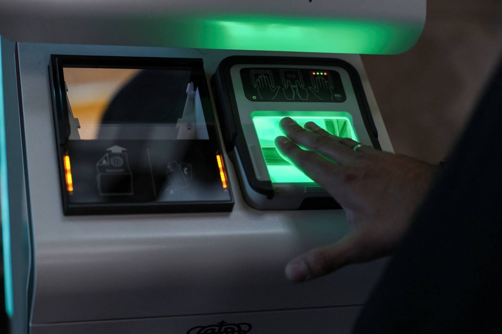 نظام حدودي جديد يربك السفر من بريطانيا إلى أوروبا... وانتظار يصل إلى 4 ساعات