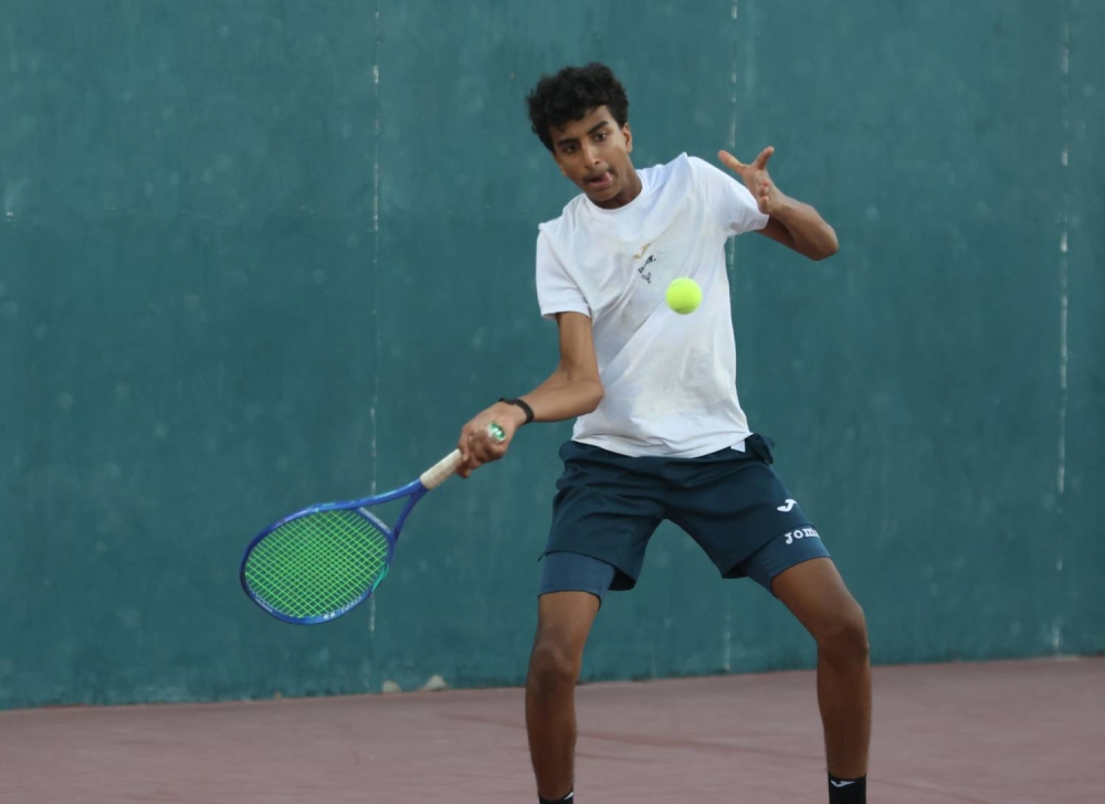 نائب رئيس الاتحاد البحريني يتوّج البحرينيان أحمد السيد وصوفيا بدر بلقبي فردي الأولاد والفتيات