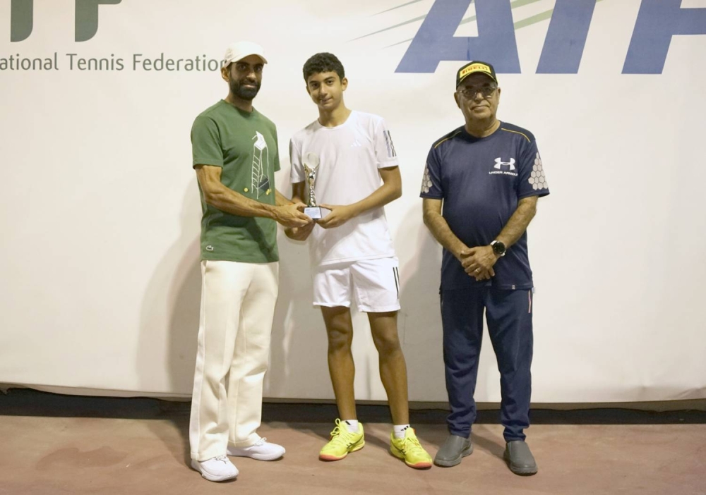 نائب رئيس الاتحاد البحريني يتوّج البحرينيان أحمد السيد وصوفيا بدر بلقبي فردي الأولاد والفتيات