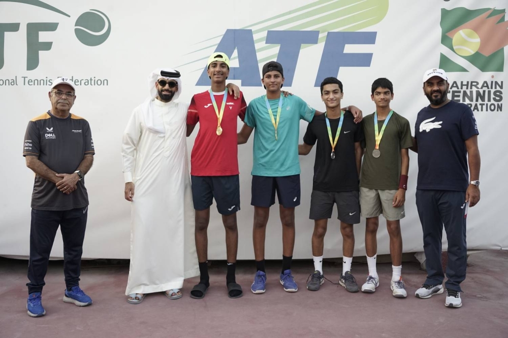 نائب رئيس الاتحاد البحريني يتوّج البحرينيان أحمد السيد وصوفيا بدر بلقبي فردي الأولاد والفتيات