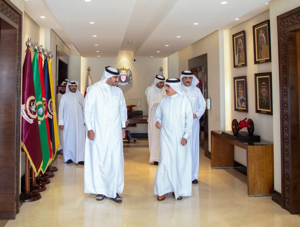 عيسى بن سلمان يلتقي وزير الداخلية في إطار المتابعة للبرامج الحكومية