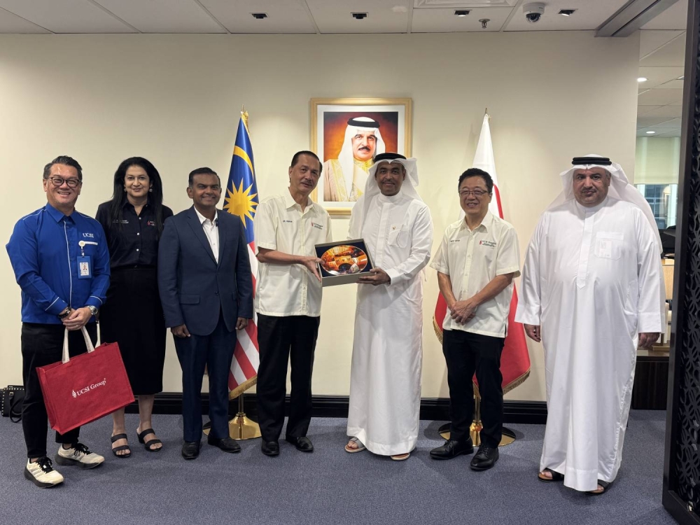 سفير مملكة البحرين لدى ماليزيا يجتمع مع وفد الرعاية الصحية التابعة لجامعة UCSI الماليزية