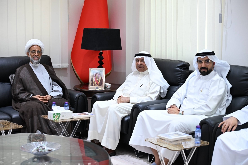 رئيس الأوقاف الجعفرية يستقبل الشيخ حسن الصفار