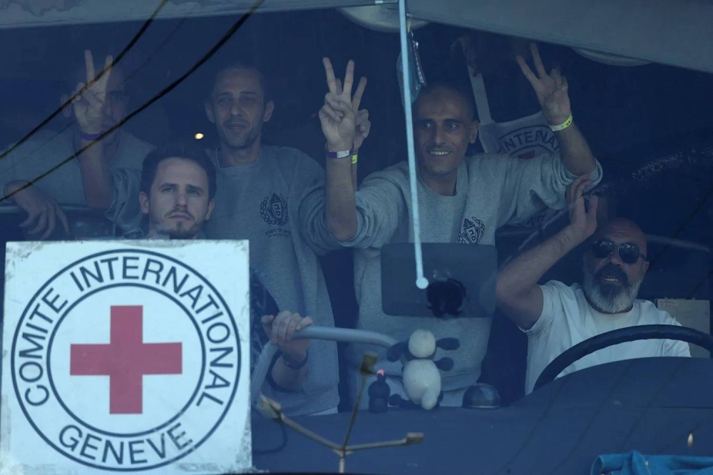 إسرائيل تفرج عن 83 أسيراً فلسطينياً من سجن &laquo;عوفر&raquo;