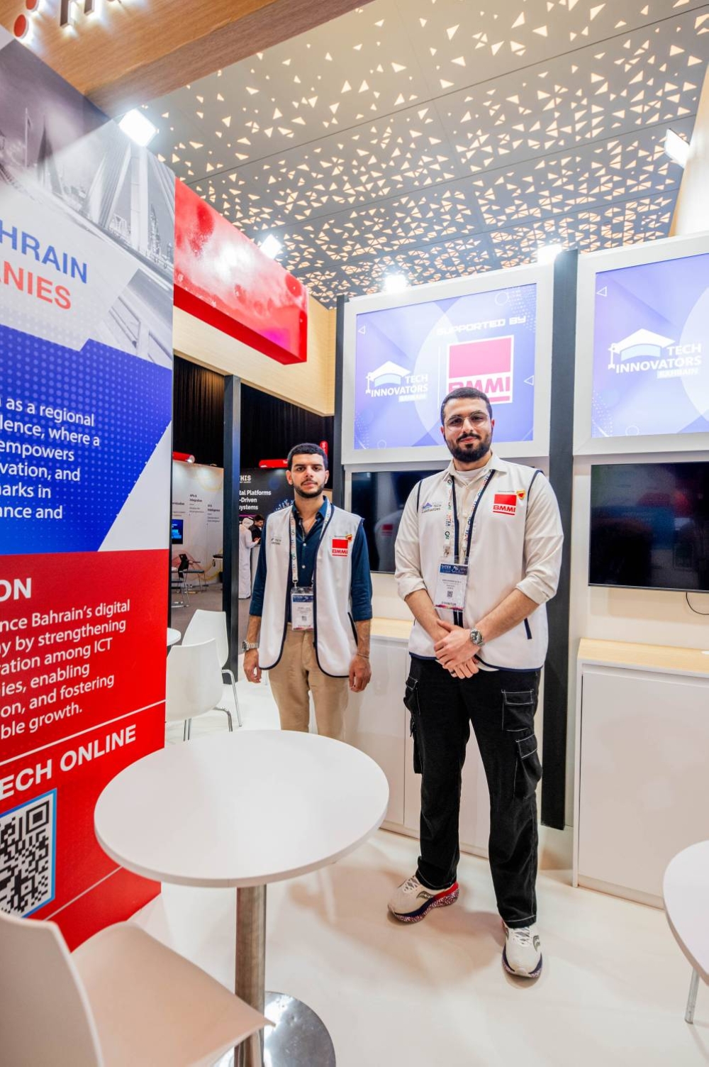 طلبة بحرينيون يستعرضون ابتكاراتهم ومشاريعهم التقنية في "جايتكس جلوبال 2025"