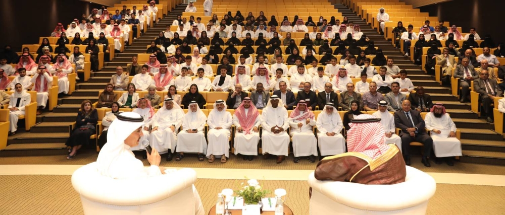 سفير المملكة العربية السعودية لدى مملكة البحرين يلتقي الطلبة السعوديين في جامعة الخليج العربي