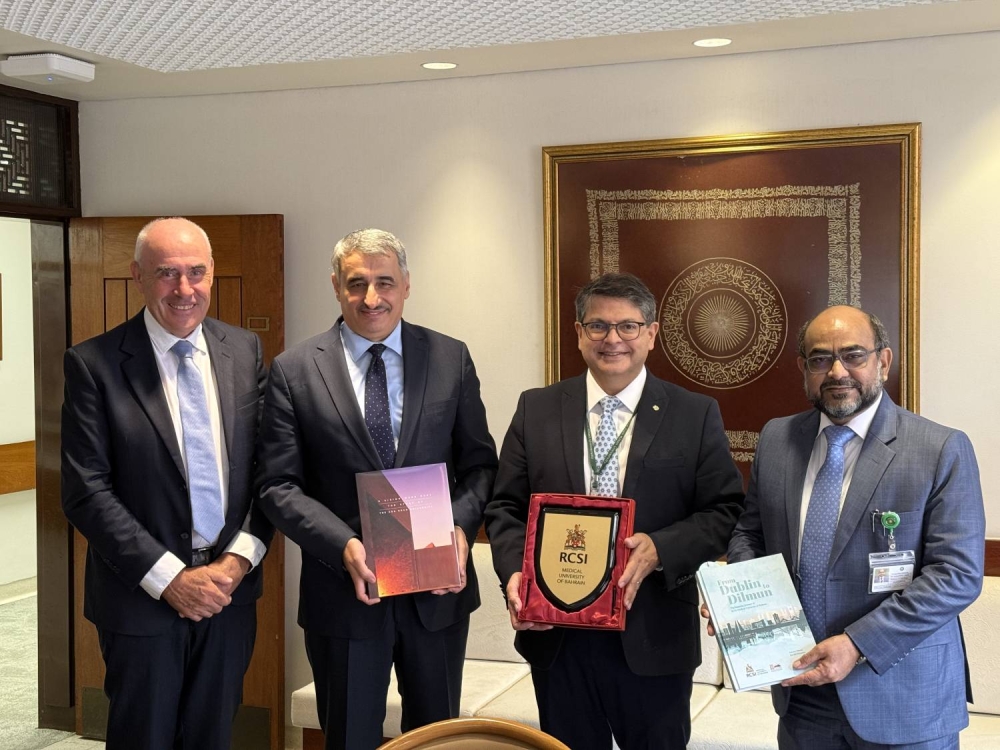 جامعة البحرين الطبية تبحث التعاون في التعليم الطبي والرعاية مع جامعة آغا خان