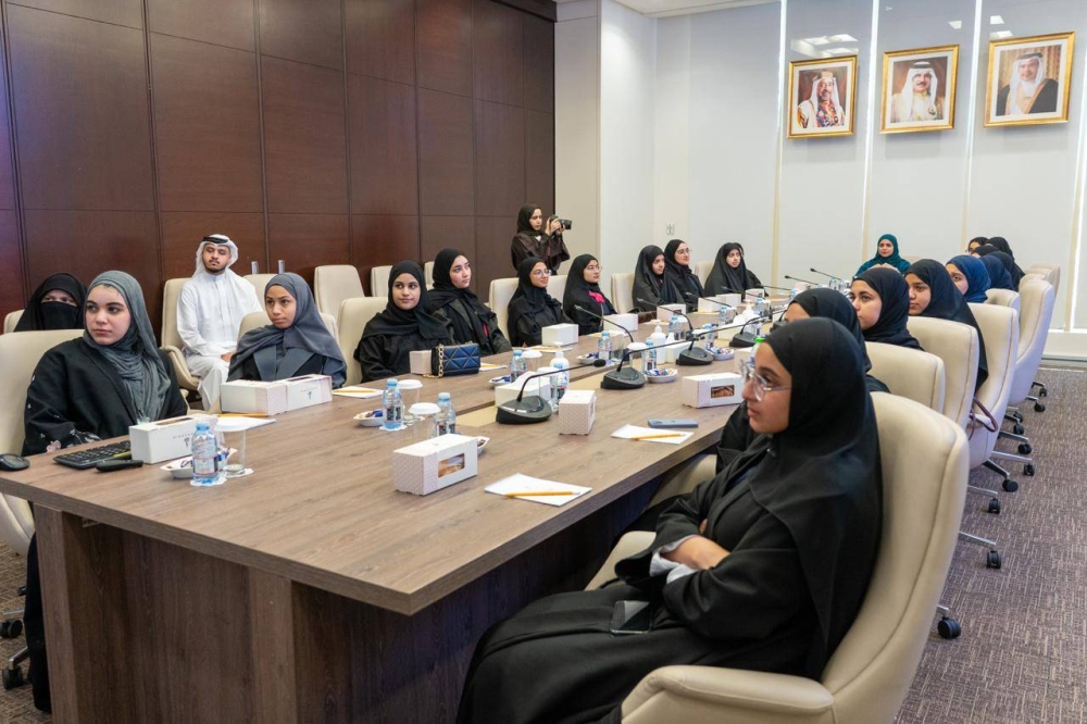 أمانة النواب تستقبل وفداً من ثانوية سار للبنات