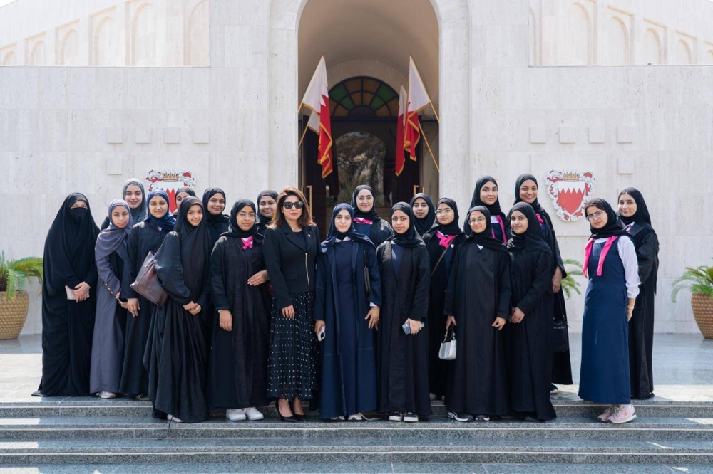 أمانة النواب تستقبل وفداً من ثانوية سار للبنات