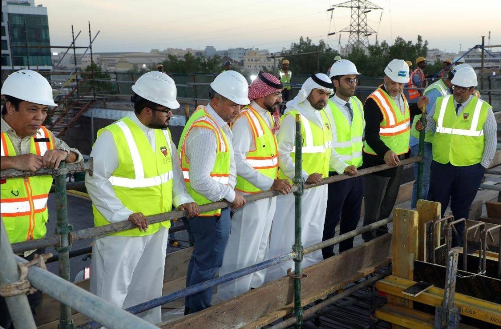 وكيل "الأشغال": البدء في صب أسطح جسر تقاطع مدينة عيسى الشمالي