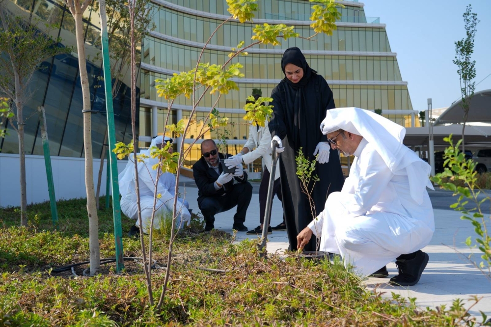 وزير المواصلات يشارك في فعالية "أسبوع الشجرة"