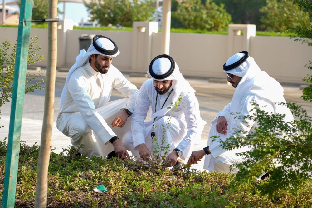 وزير المواصلات يشارك في فعالية "أسبوع الشجرة"