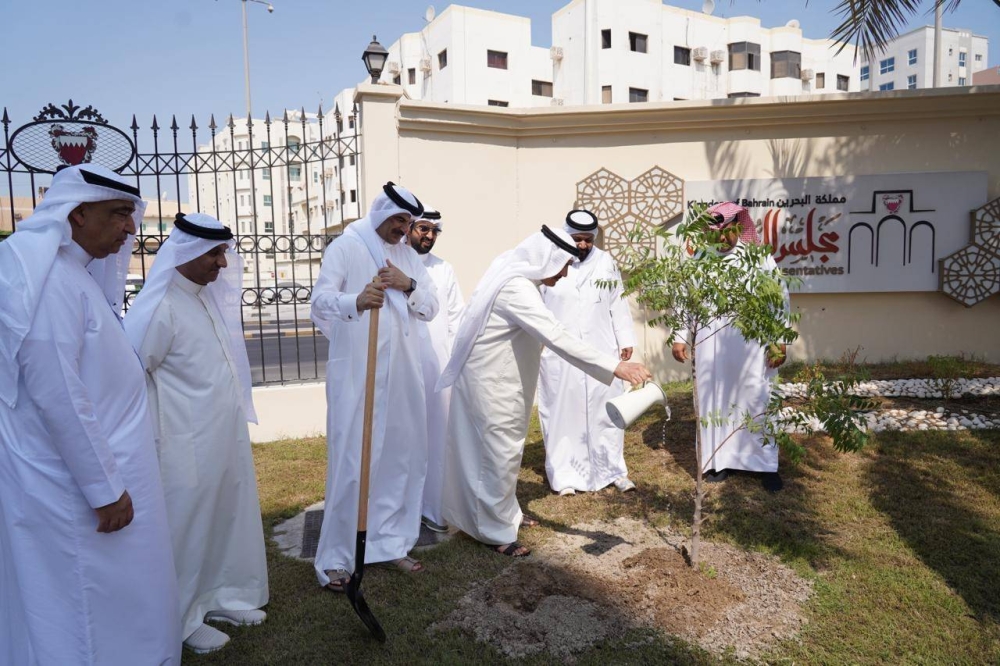 الأمين العام لمجلس النواب: المشاركة في "أسبوع الشجرة" تنسجم مع دور "البرلمان الأخضر" في مجال الإدارة البيئية