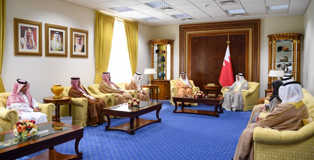 خالد بن عبد الله يلتقي نائب وزير النقل والخدمات اللوجستية السعودي