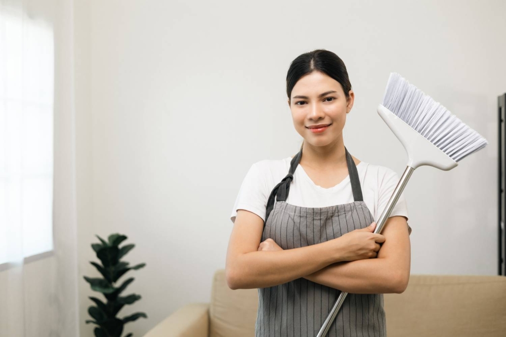 عُمان: اجازة مرضية 30 يوماً ويوم راحة أسبوعي واجازة سنوية 21 يوماً مدفوعة لعمال المنازل