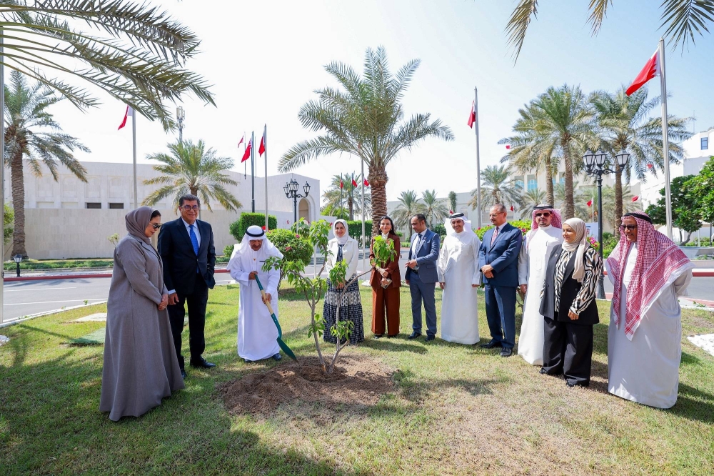 رئيس الشورى: أسبوع الشجرة مناسبة بيئية تعزز خطط وبرامج التشجير وتؤكد الالتزام الوطني بتحقيق الأهداف والغايات التنموية