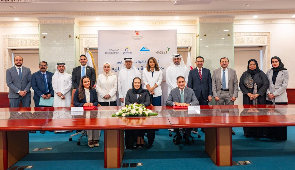 وزارة الإسكان والتخطيط العمراني تبرم اتفاقيات تنفيذ 137 وحدة سكنية جديدة بمدينة سلمان