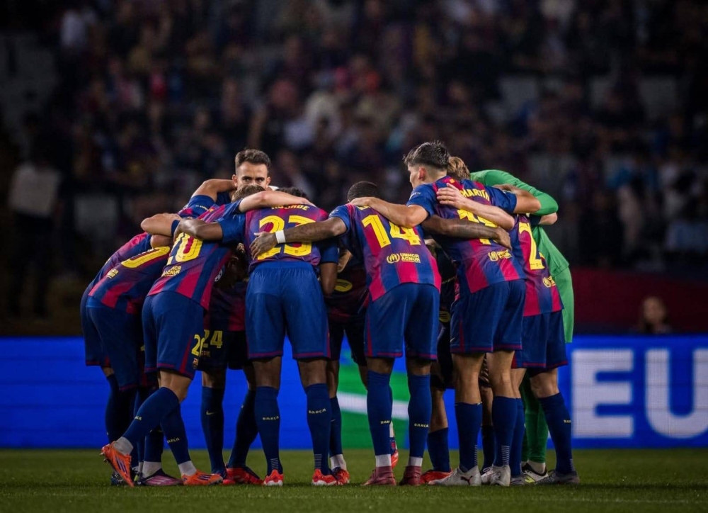 رسميًا.. برشلونة يعلن تجديد تعاقده مع دي ديونج