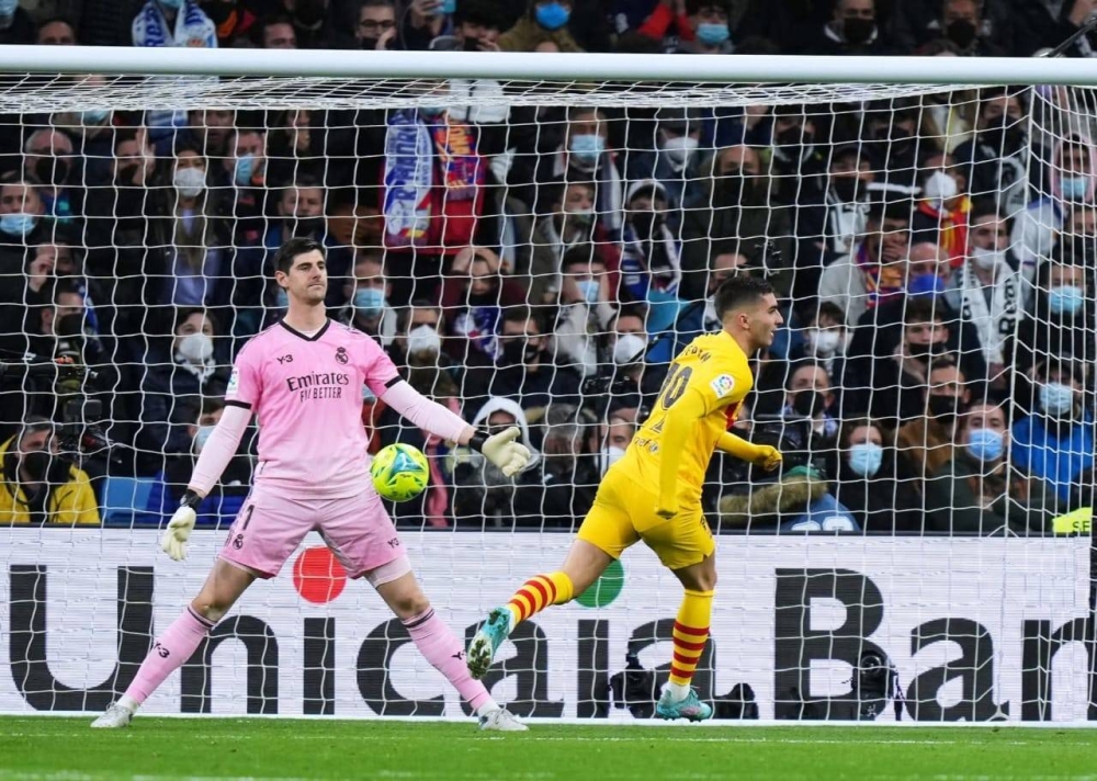 كورتوا يطوي آخر فصوله مع ريال مدريد.. والميرنجي يستقر على البديل