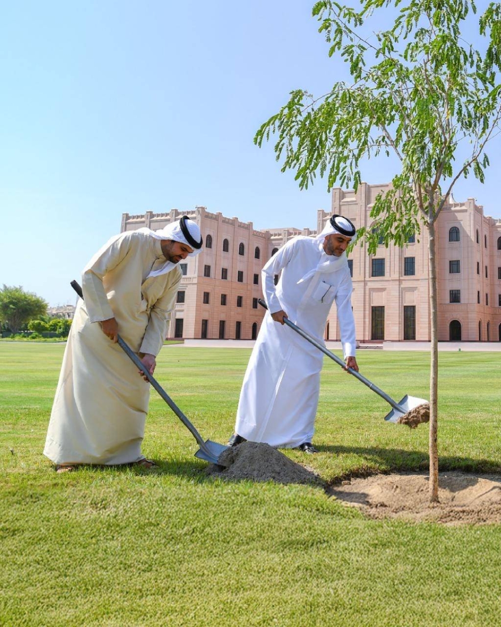 وزير شؤون مجلس الوزراء يشارك في فعاليات "أسبوع الشجرة"