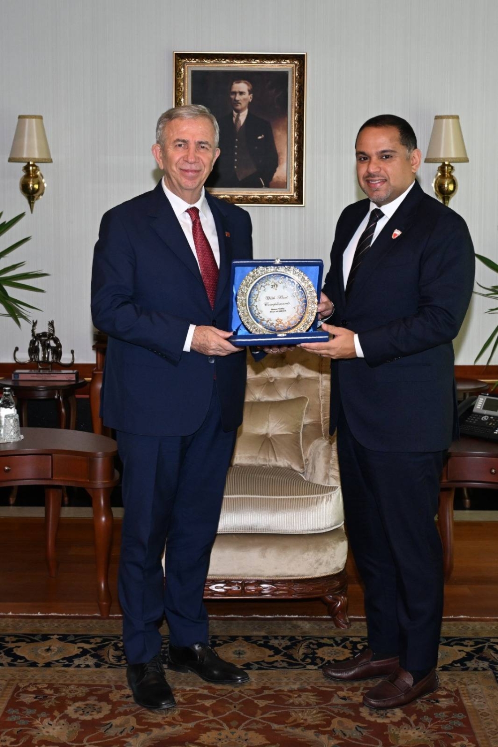 سفير البحرين في تركيا يلتقي مع والي أنقرة ومع رئيس بلديتها