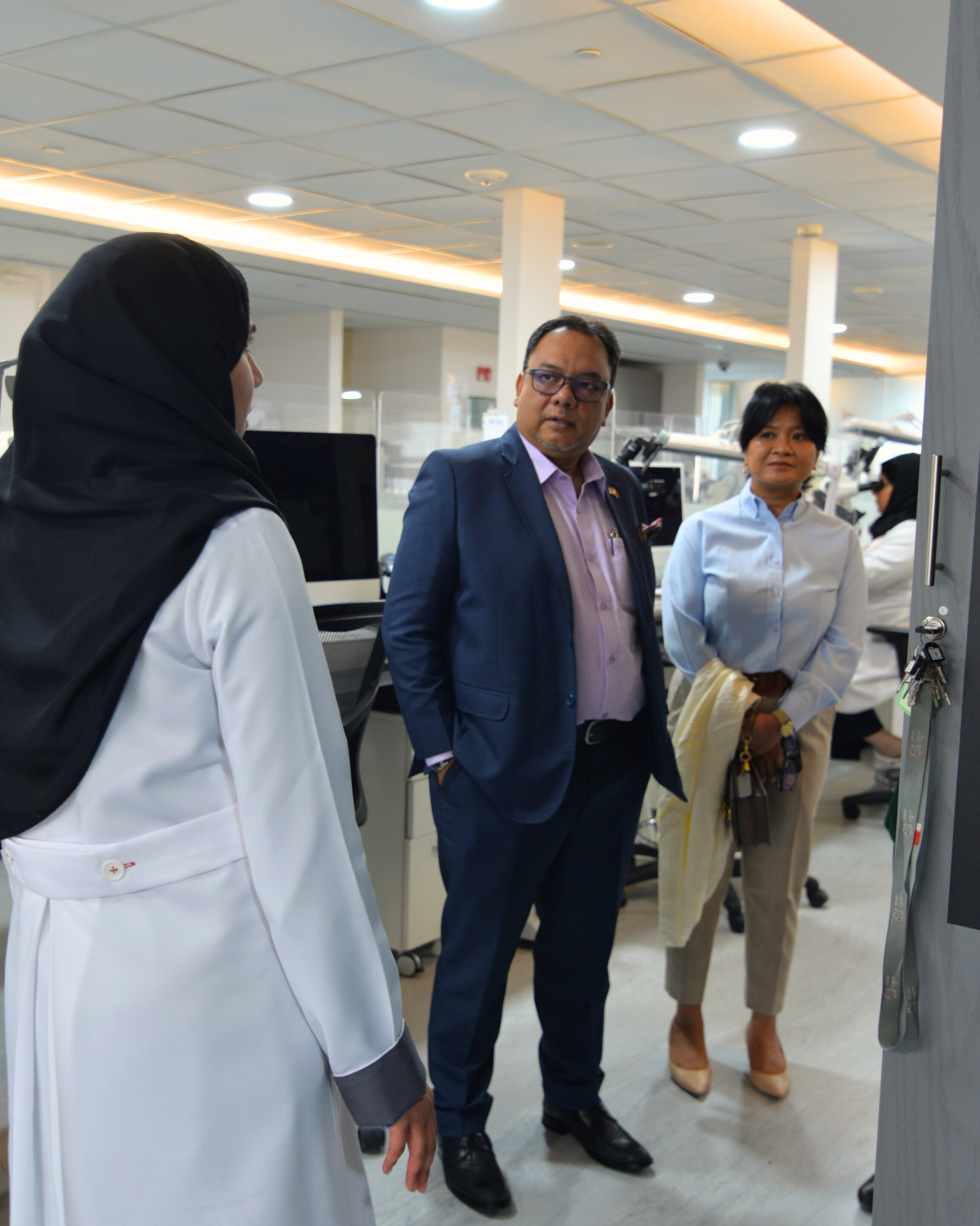 السفير الماليزي لدى البحرين يزور معهد "دانات"