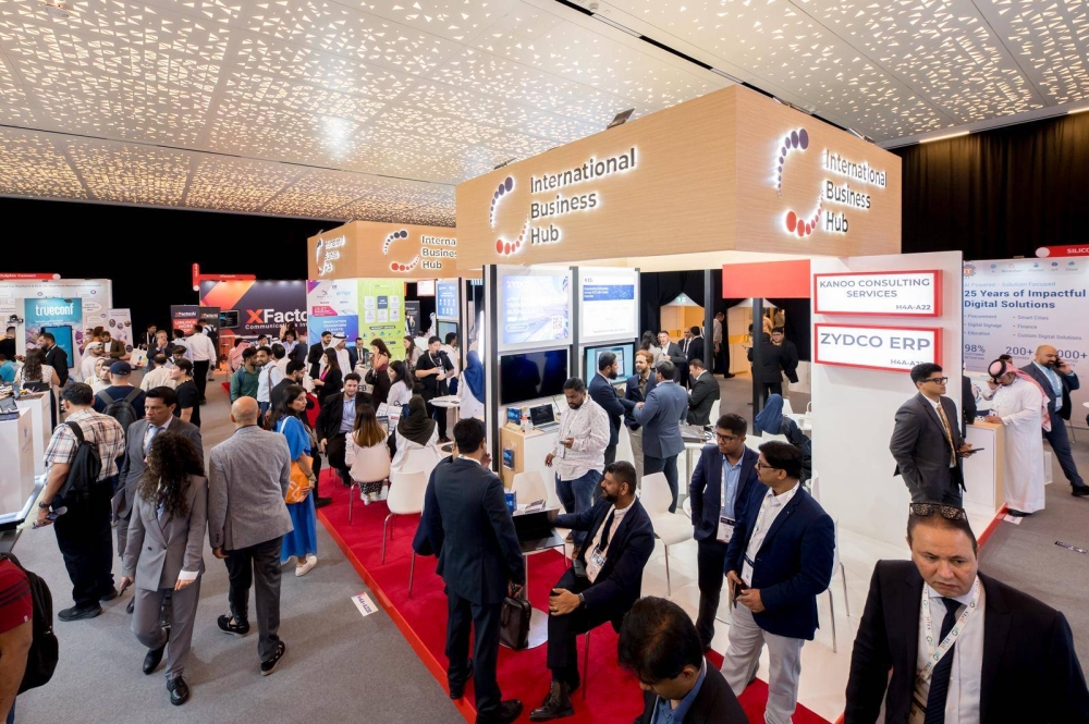 شركات بحرينية توقع مذكرات تفاهم مع نظائرها الدولية في "الجناح العالمي للأعمال"