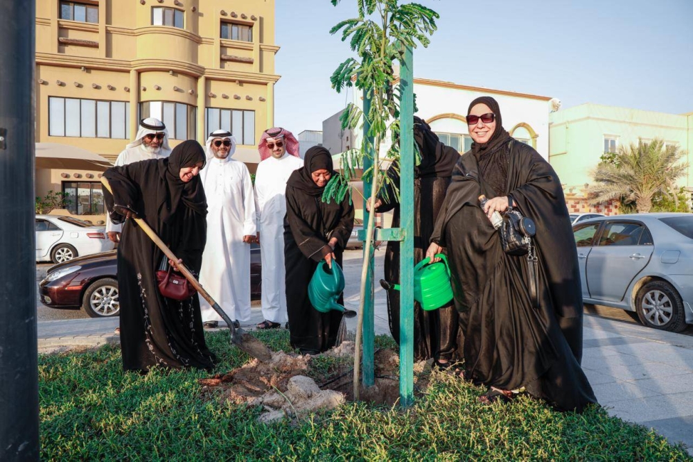 البلدية الشمالية تواصل فعاليات أسبوع الشجرة في ممشى مدينة حمد 1209