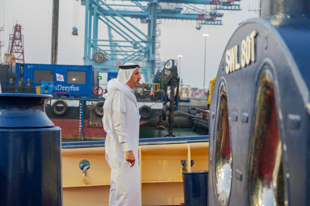 تدشين القاطرتين البحريتين "سفتزر المنامة" و"سفتزر أوال"