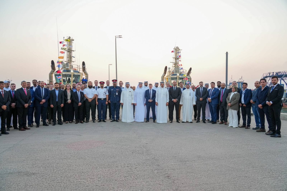 تدشين القاطرتين البحريتين "سفتزر المنامة" و"سفتزر أوال"