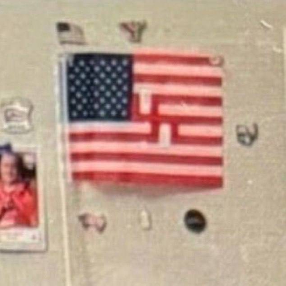 &laquo;بوليتيكو&raquo;: العثور على علم أمريكي عليه شعار &laquo;الصليب المعقوف&raquo; النازي في مكتب عضو كونغرس أمريكي