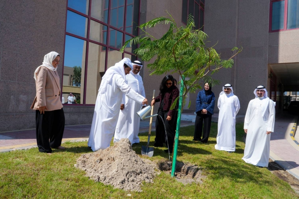 وزارة المالية والاقتصاد الوطني تشارك في فعالية "أسبوع الشجرة"