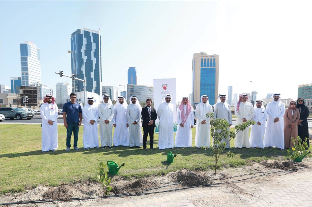 خليجي بنك يشارك في "أسبوع الشجرة" ويتكفل بتشجير شارع رئيسي في ضاحية السيف
