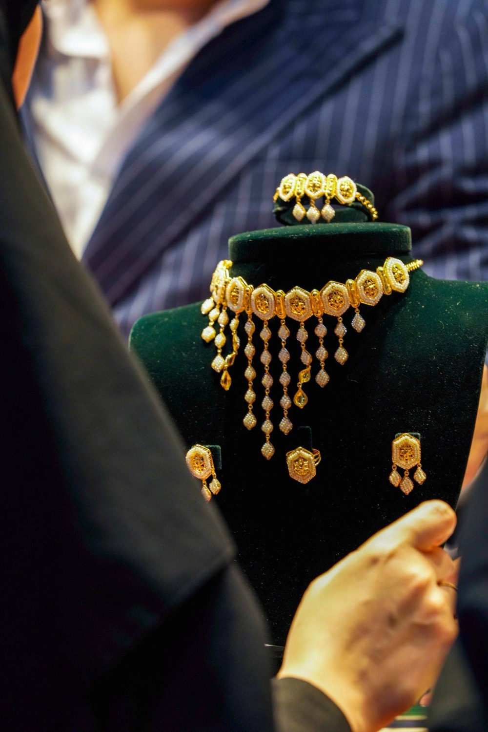 معرضي الجواهر والعطور العربية يستعدان لاستقبال أكثر من 51 ألف زائر من أنحاء العالم