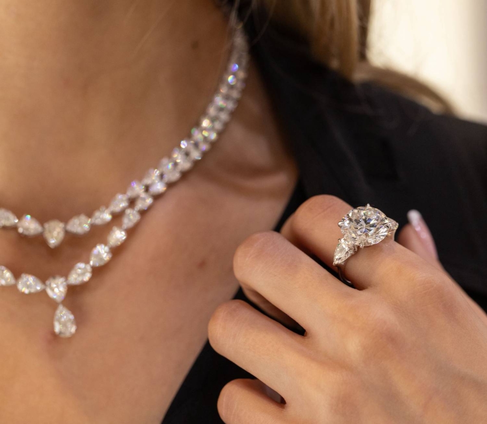 معرضي الجواهر والعطور العربية يستعدان لاستقبال أكثر من 51 ألف زائر من أنحاء العالم