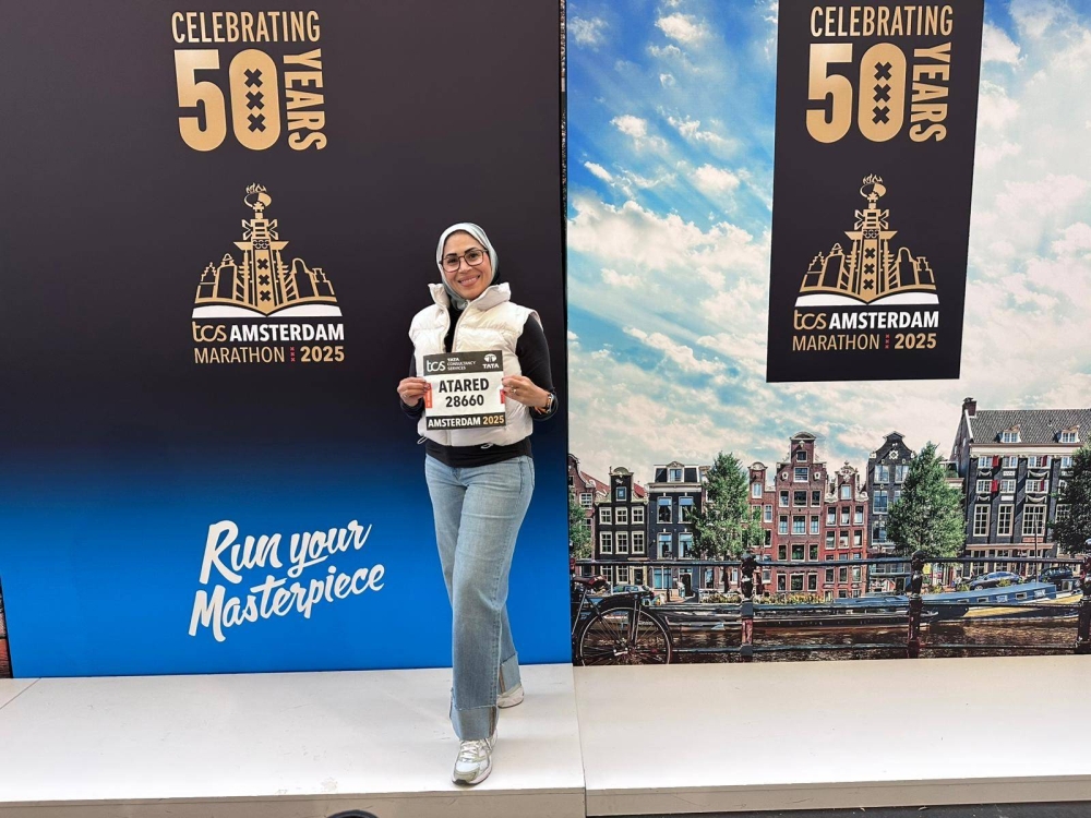 العداءة عطارد من &ldquo;هابي تيم&rdquo; البحرين في ماراثون أمستردام الدولي 2025