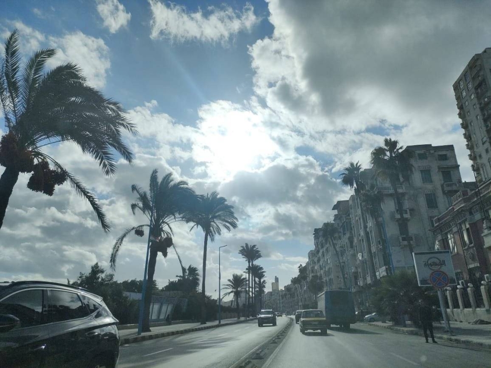 غيوم وأمطار خفيفة على القاهرة.. تفاصيل حالة الطقس غدًا الأحد في مصر