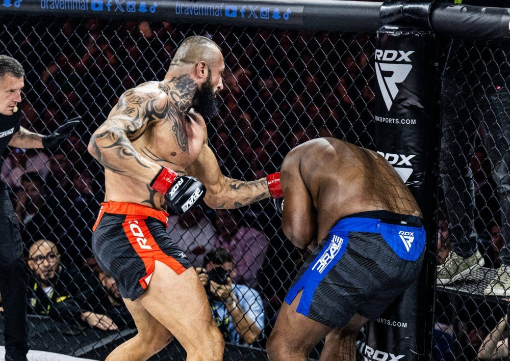 باول دايليدكو يحتفظ بلقب بطولة العالم للوزن الثقيل