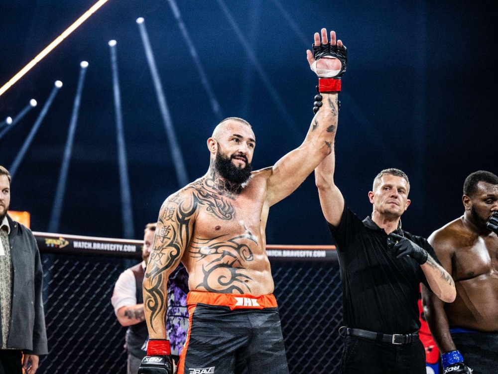 باول دايليدكو يحتفظ بلقب بطولة العالم للوزن الثقيل