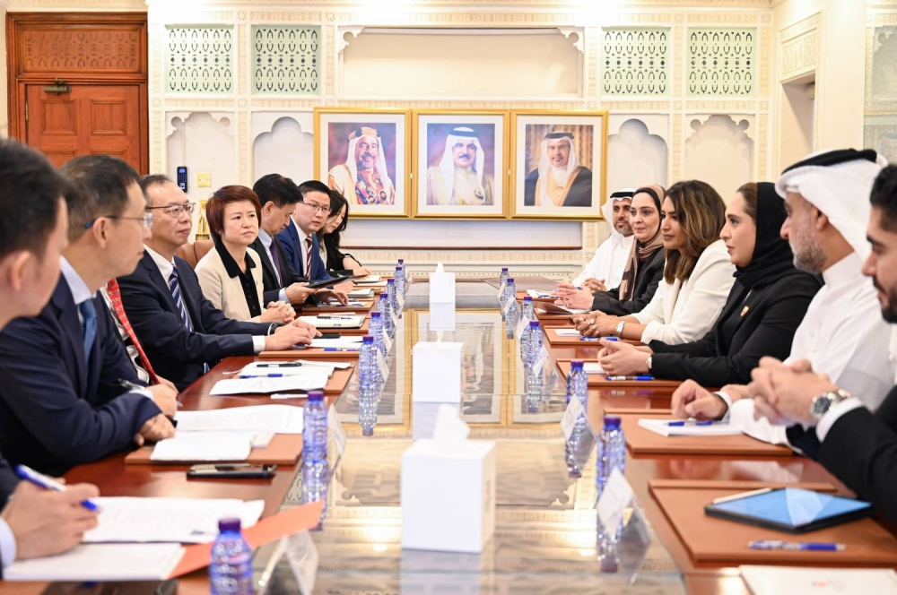 وزيرة الإسكان تجتمع بشركتي CMEC وسينيشور الصينيتين