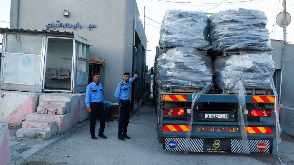 انطلاق 200 شاحنة مساعدات من مصر إلى قطاع غزة