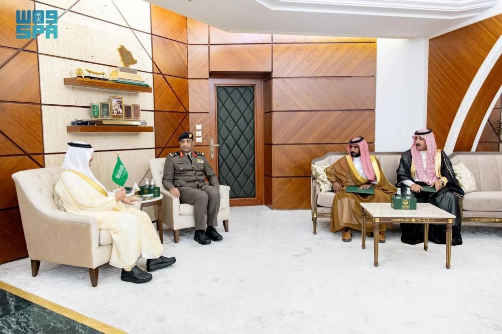 السعودية: تكريم مواطنين لإخمادهم حريقاً نشب بمحل تجاري في الجبيل