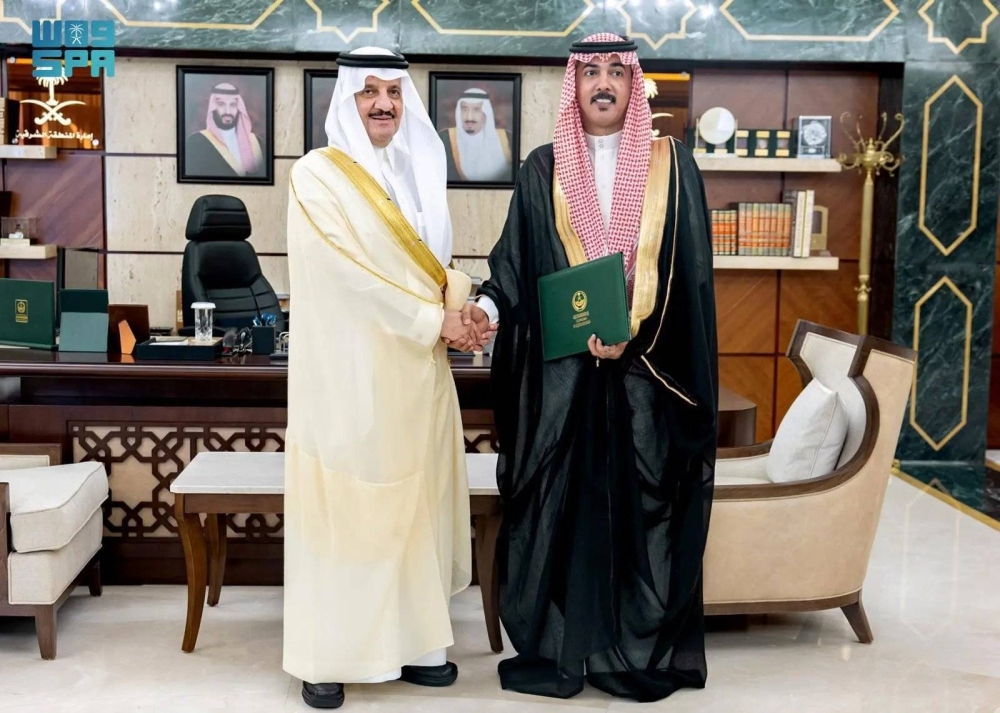 السعودية: تكريم مواطنين لإخمادهم حريقاً نشب بمحل تجاري في الجبيل