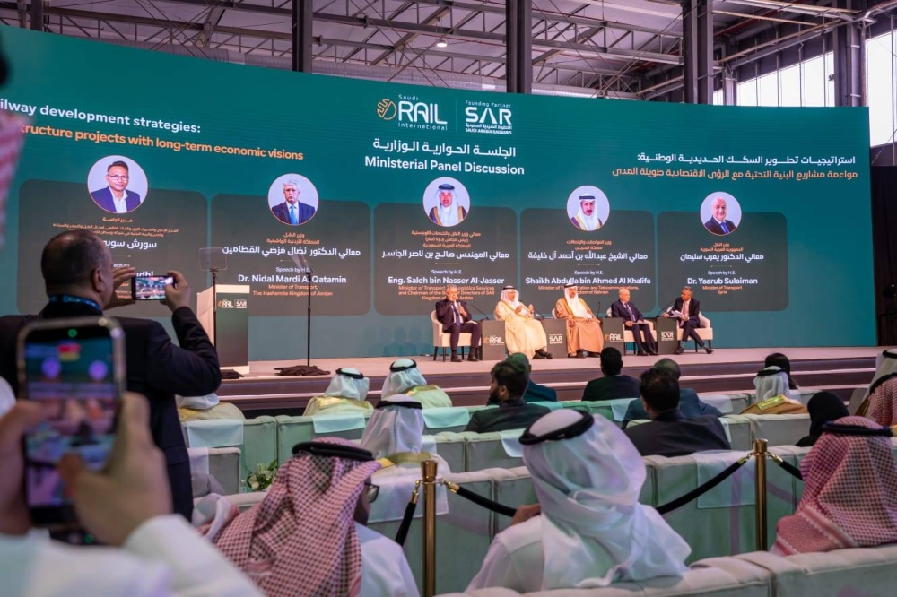 وزير المواصلات يشارك في المعرض السعودي الدولي للخطوط الحديدية بالرياض
