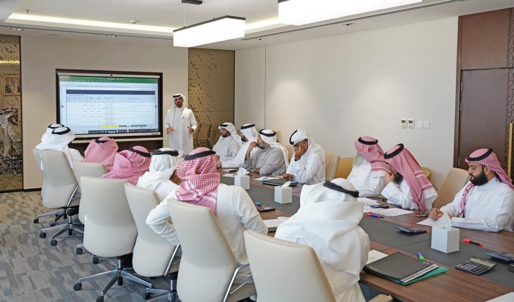 المدير العام للأوقاف السنية يناقش نتائج الربع الثالث من الخطة الاستراتيجية للإدارة