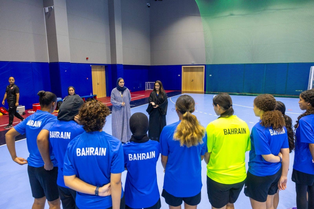 حصة بنت خالد تشهد تدريبات "الفوتسال" وتزور لاعبات الطائرة