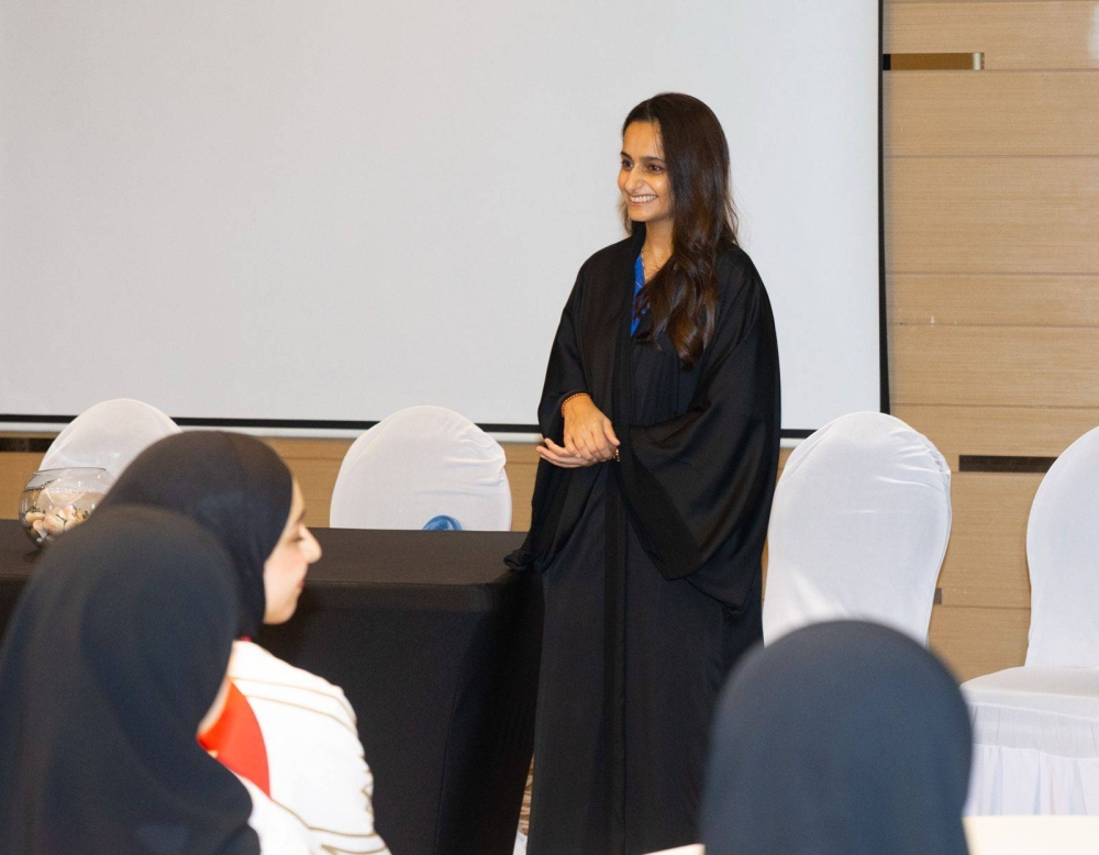 حصة بنت خالد تشهد تدريبات "الفوتسال" وتزور لاعبات الطائرة