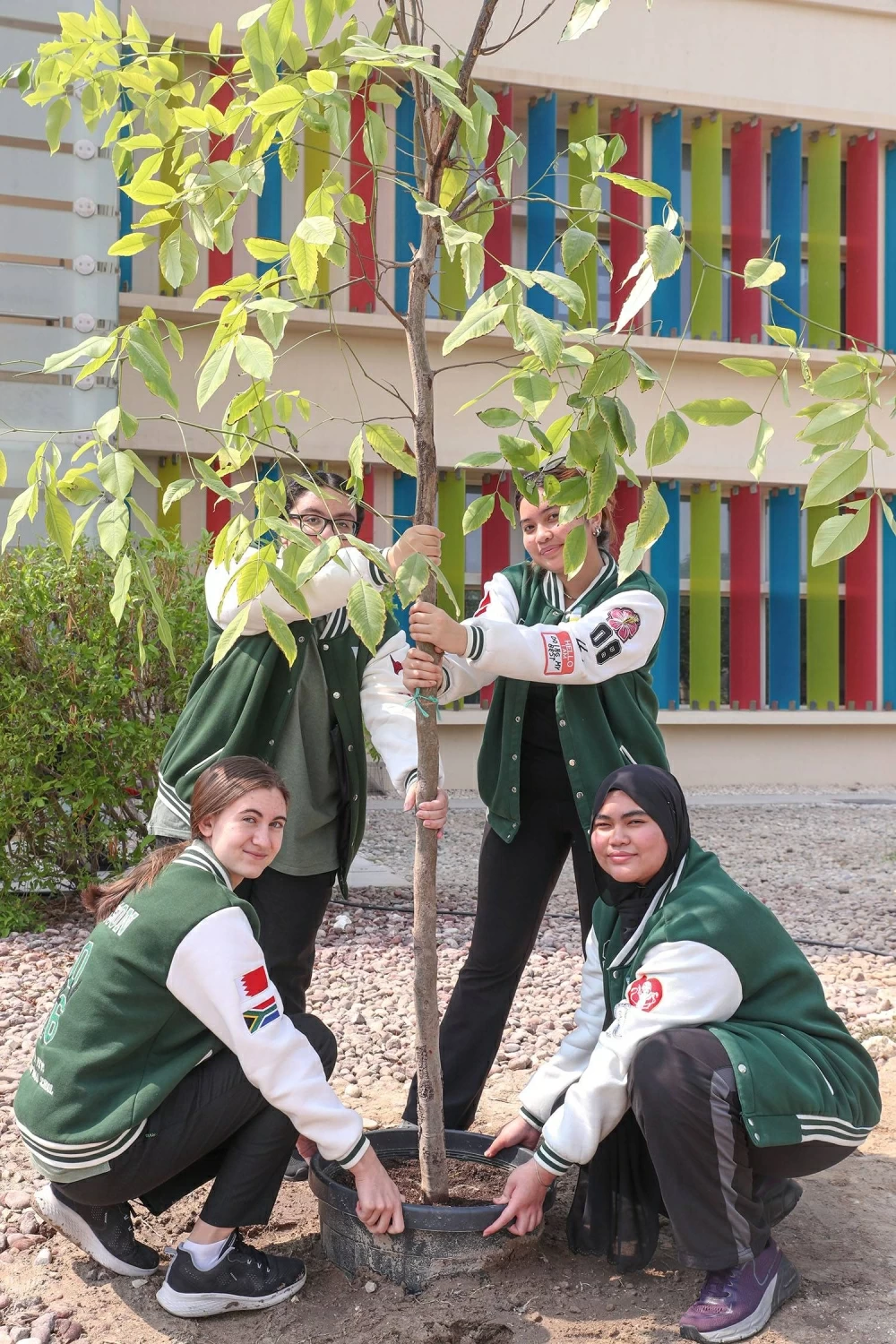طلبة مدرسة الرفاع فيوز الدولية يشاركون في أسبوع الشجرة
