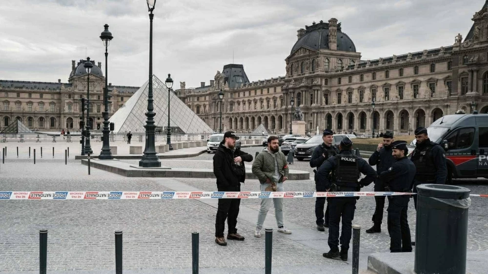 الكشف عن تفاصيل مثيرة لسرقة متحف اللوفر في باريس
