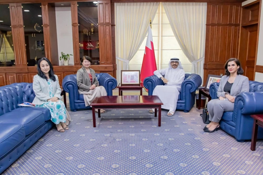 وزير التربية والتعليم يستقبل سفيرة اليابان